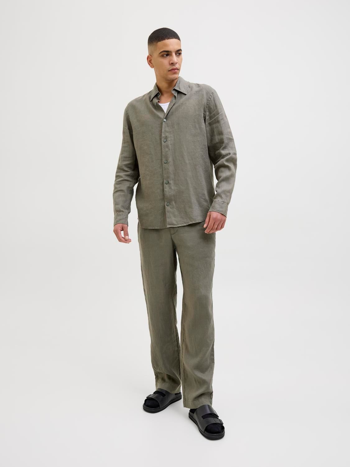 model_shot-front_full